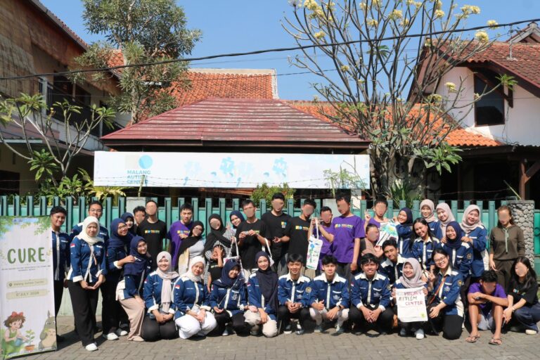 CURE AMSA-UMM Hadirkan Aksi Nyata melalui Pemeriksaan Kesehatan dan Berbagi Bersama Anak Disabilitas
